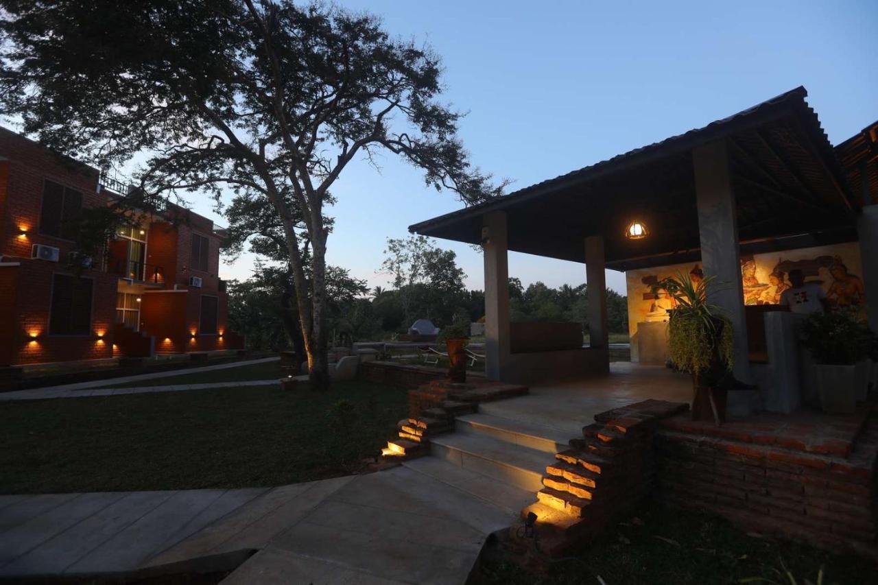 Monaara Resort - Anuradhapura Bagian luar foto