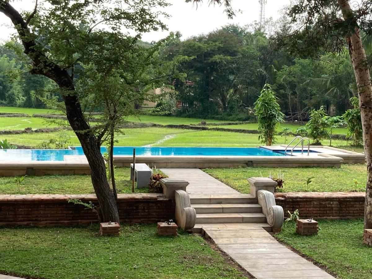 Monaara Resort - Anuradhapura Bagian luar foto