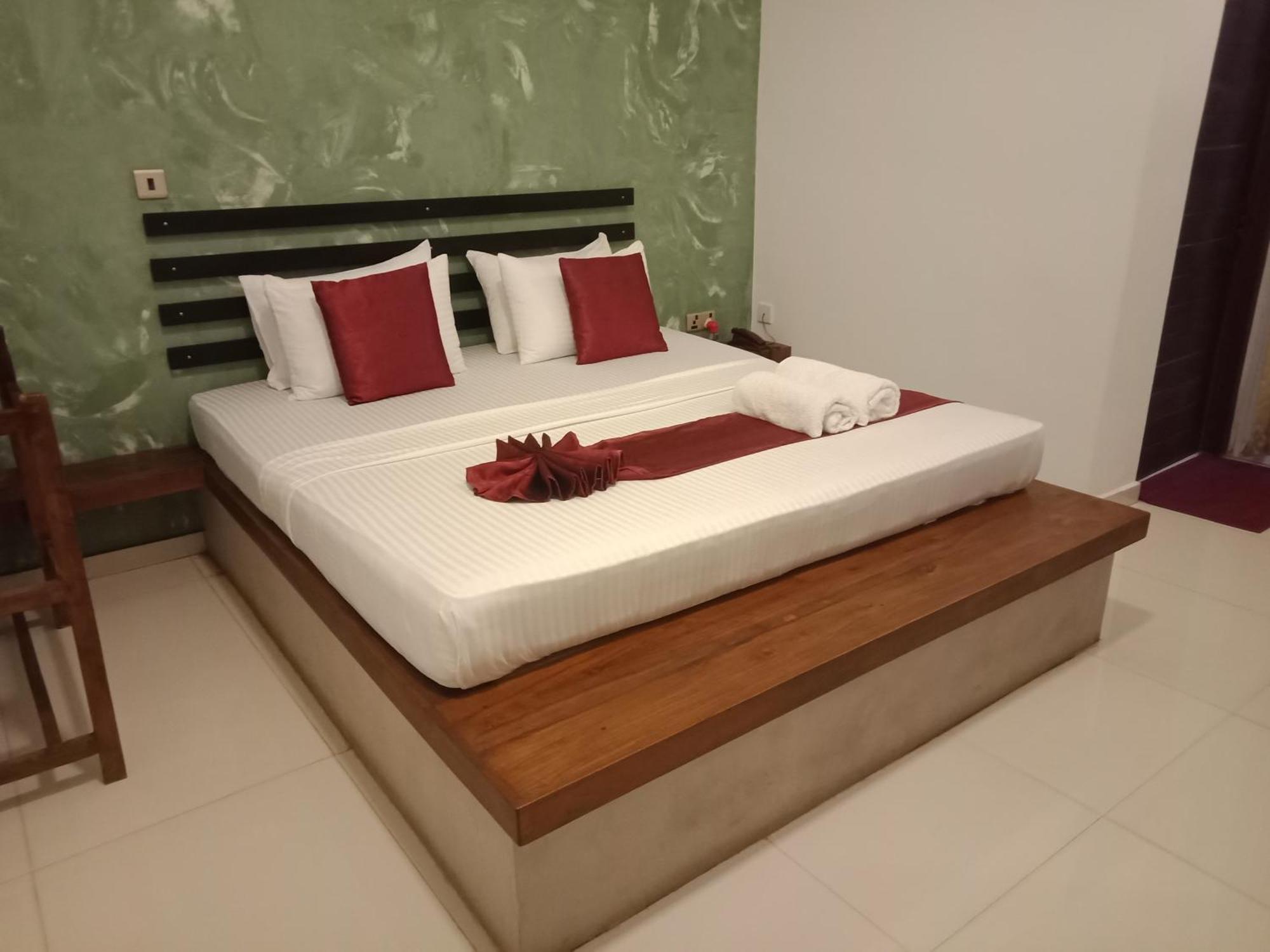 Monaara Resort - Anuradhapura Bagian luar foto