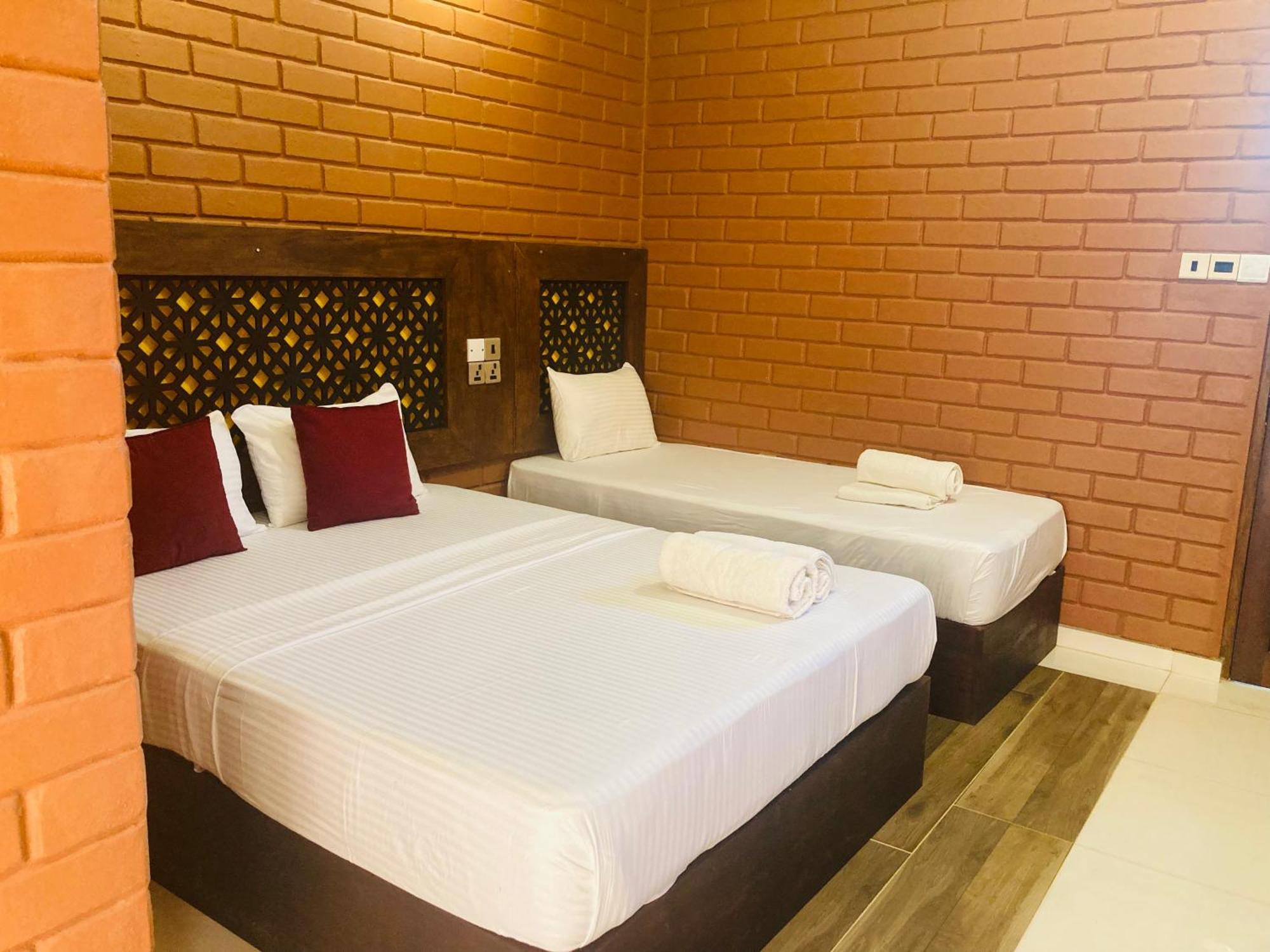 Monaara Resort - Anuradhapura Bagian luar foto