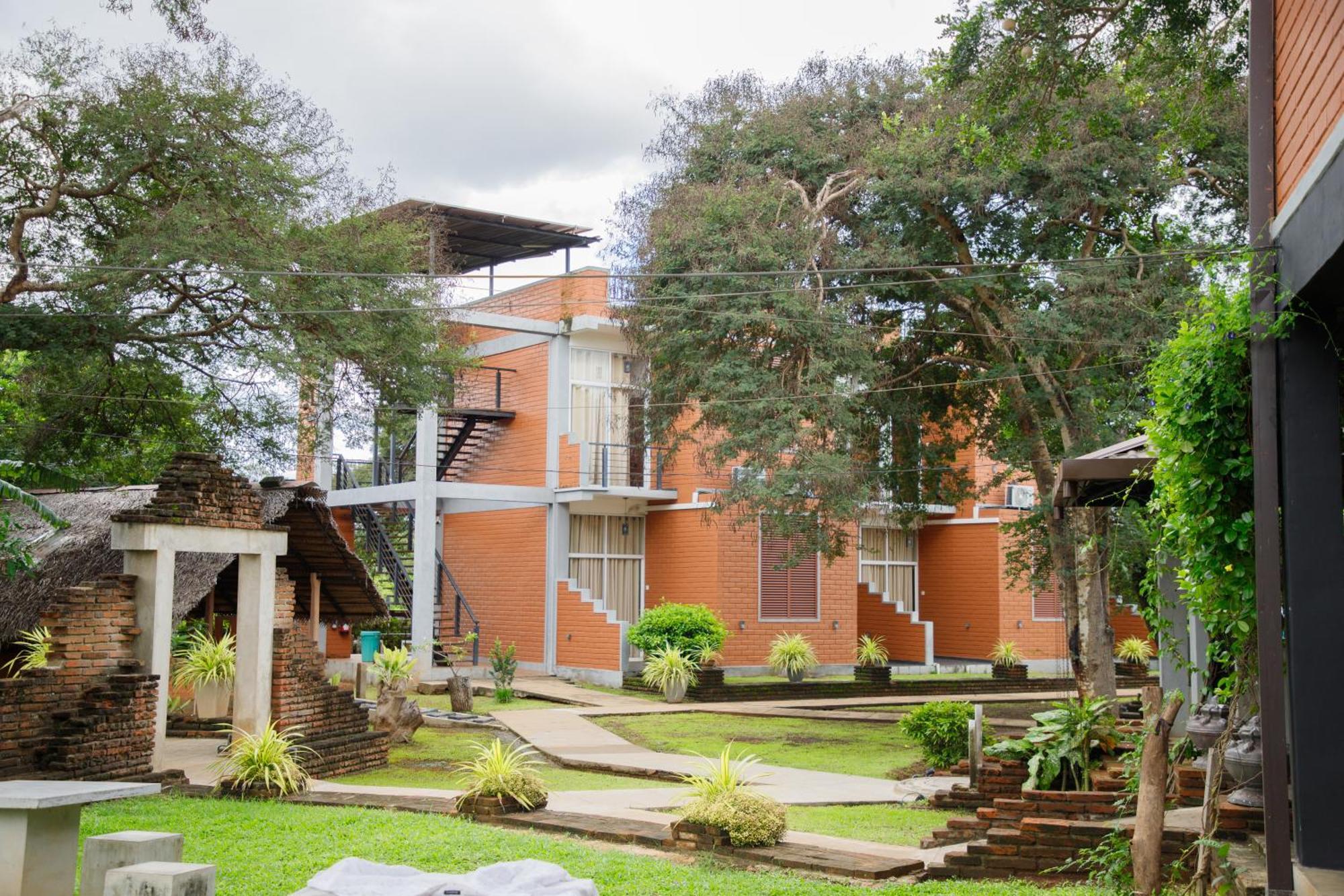 Monaara Resort - Anuradhapura Bagian luar foto