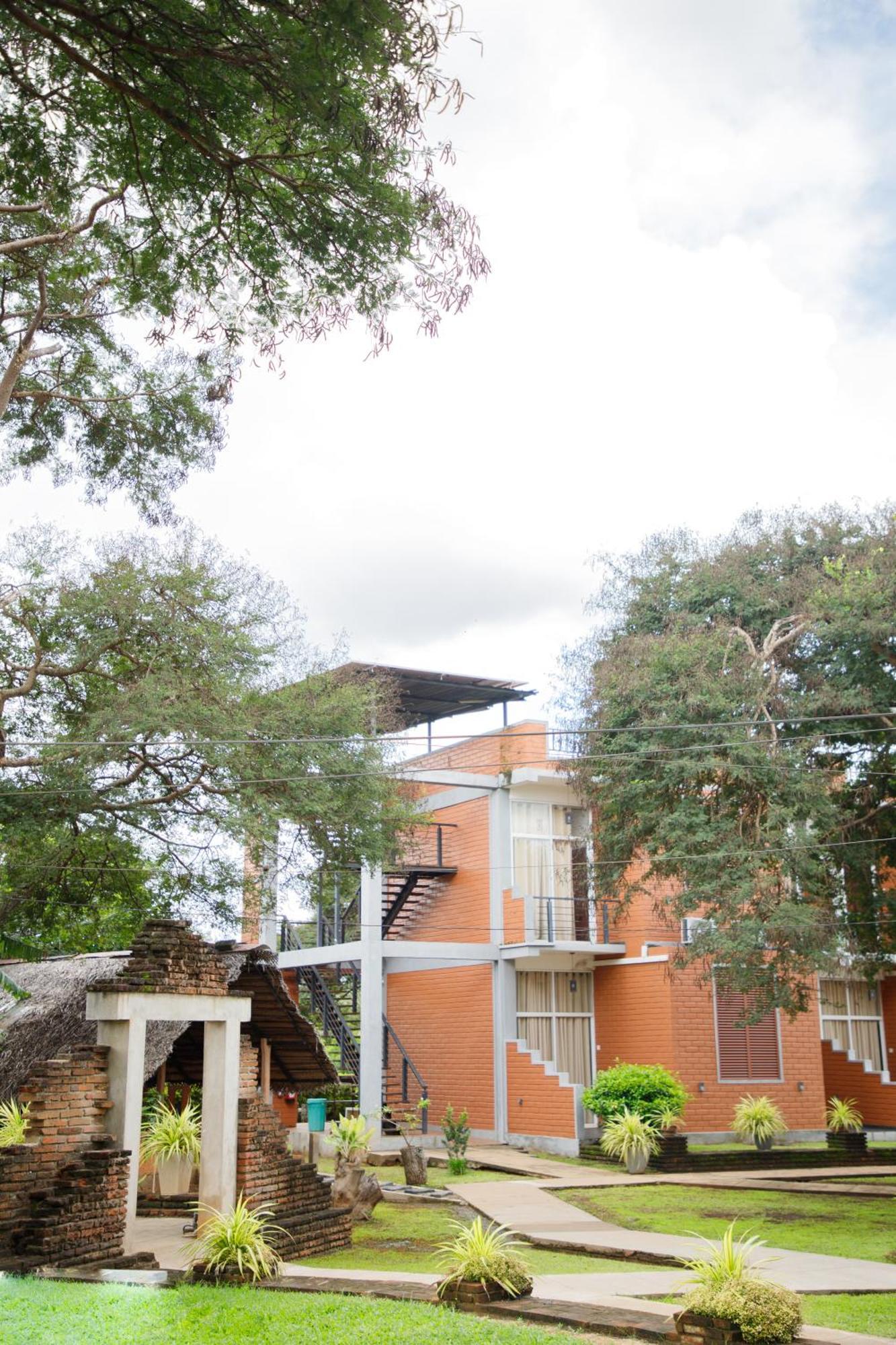 Monaara Resort - Anuradhapura Bagian luar foto