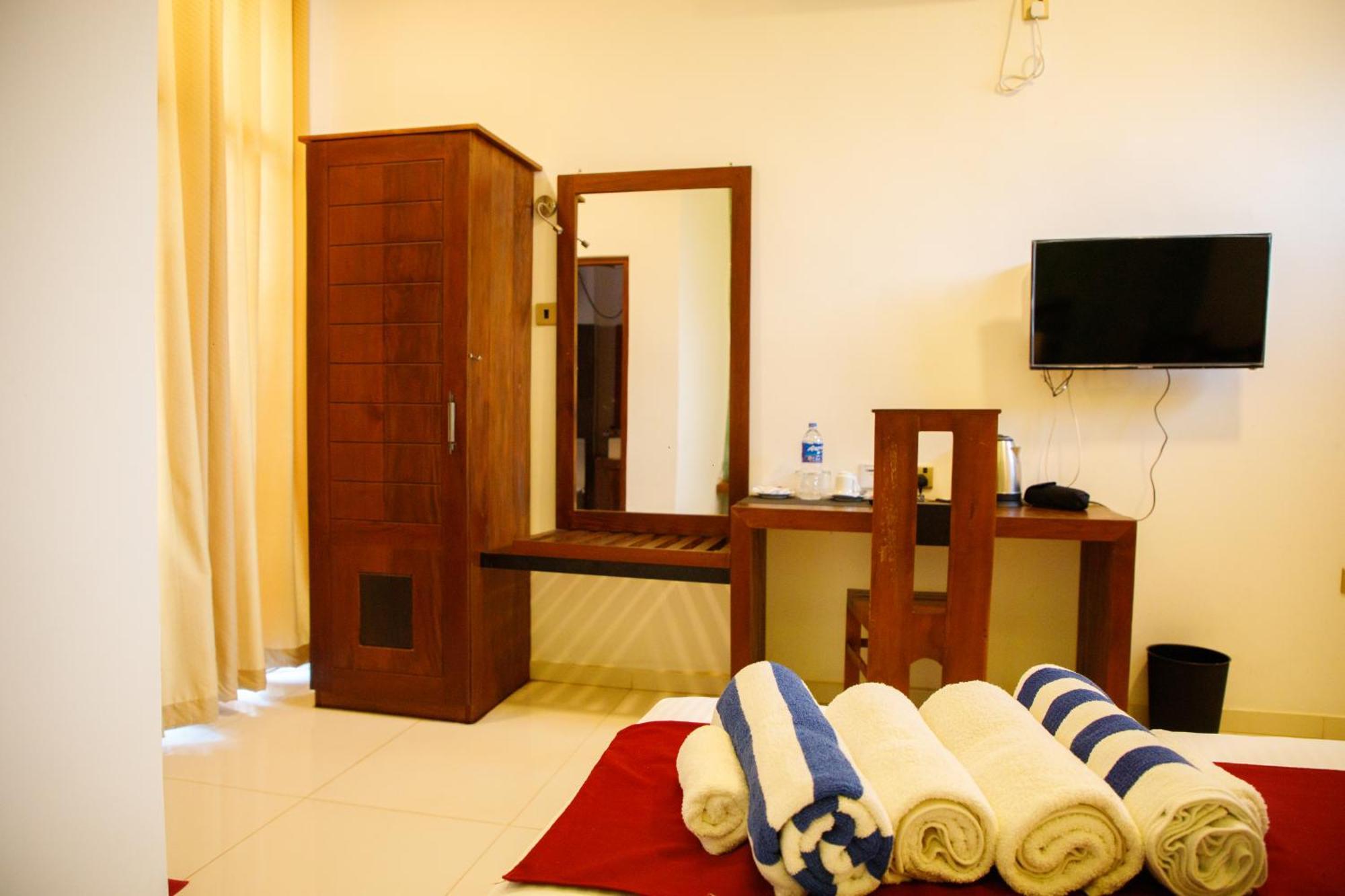 Monaara Resort - Anuradhapura Bagian luar foto