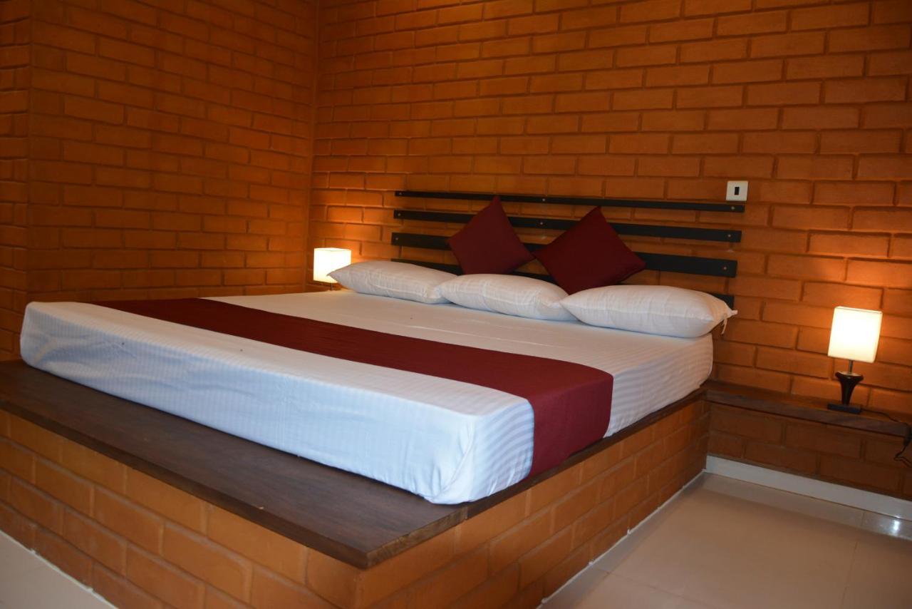 Monaara Resort - Anuradhapura Bagian luar foto